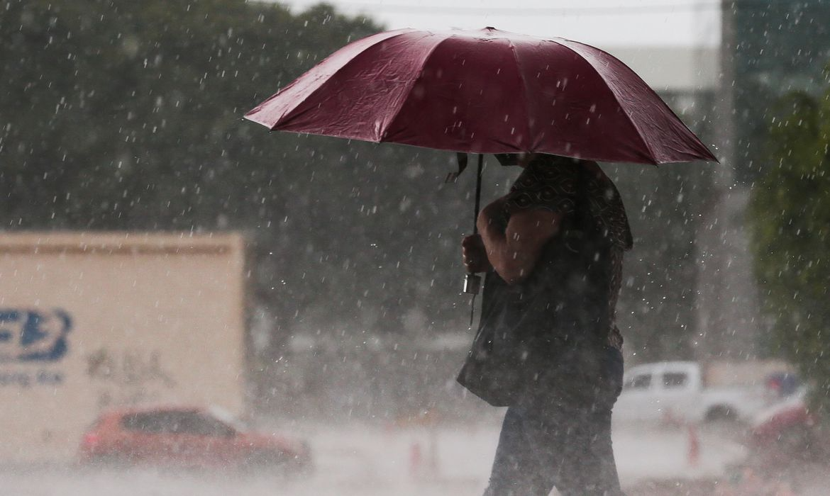 Quantidade de chuva é bastante elevada em um curto espaço de tempo Foto: Marcello Casal Jr/Agência Brasil 