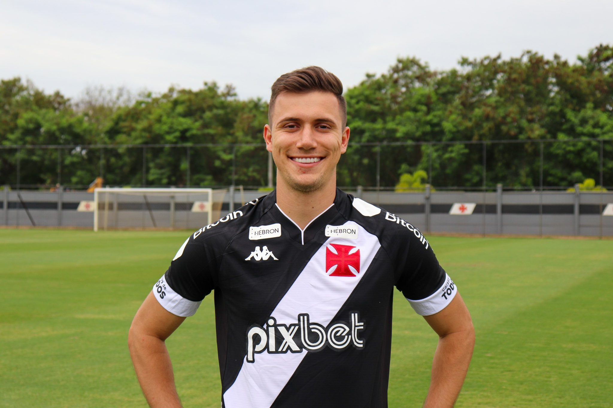 Lucas Piton assinou contrato com o Gigante da Colina até dezembro de 2026 Divulgação/Vasco da Gama