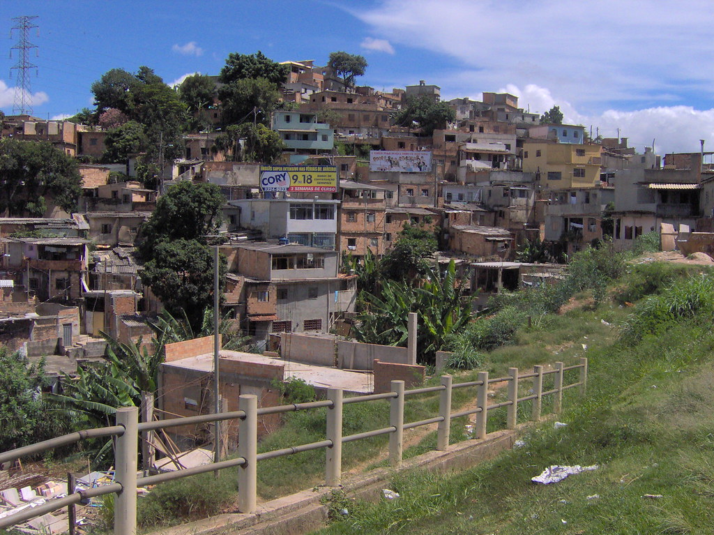 Homem teria agredido a companheira com socos e chutes, além de tentar esfaqueá-la  Favela É Isso Aí/Reprodução