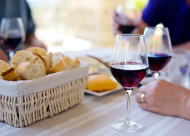 Sabia que regiões quentes produzem vinhos mais alcoólicos? Sommelier explica