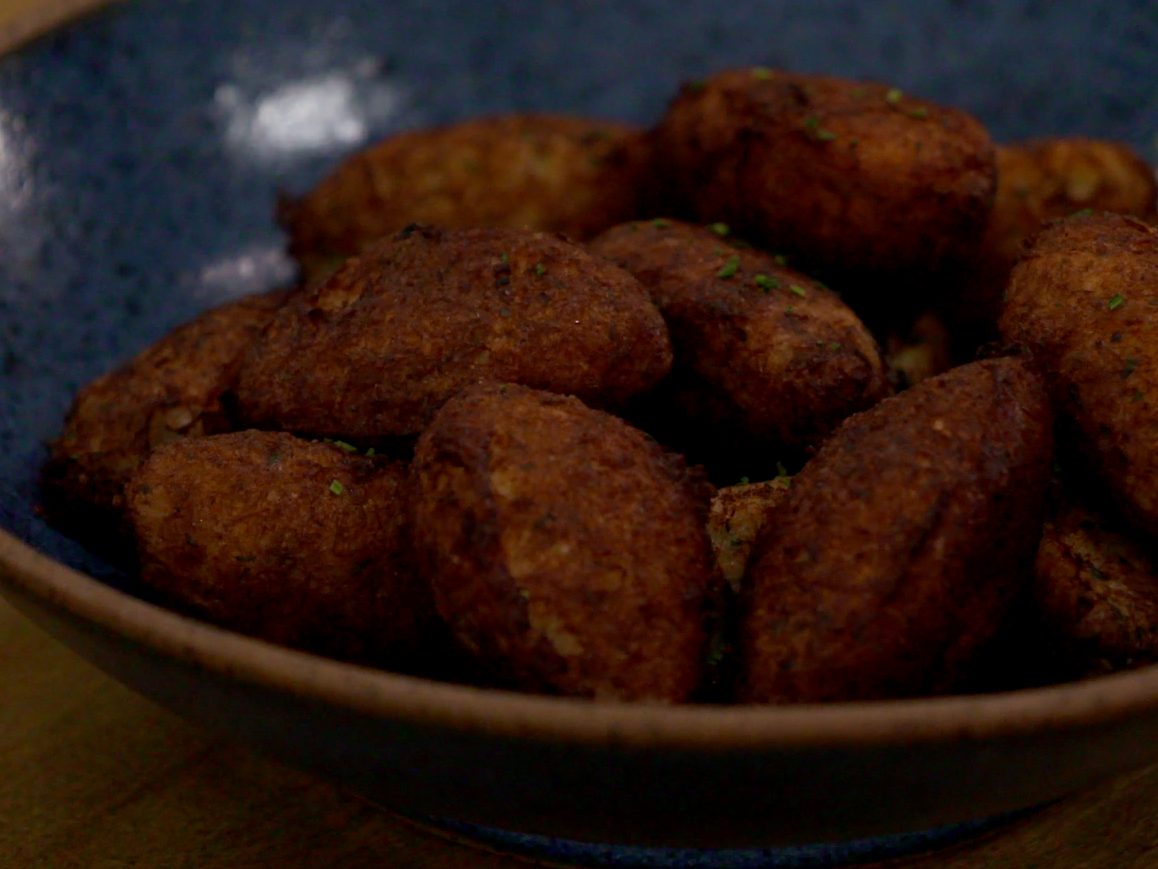 Bolinho de Bacalhau com Molho Piu Piu