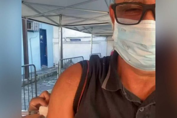 Fabrício Queiroz registrou vacinação em seu perfil nas redes sociais Reprodução/Instagram