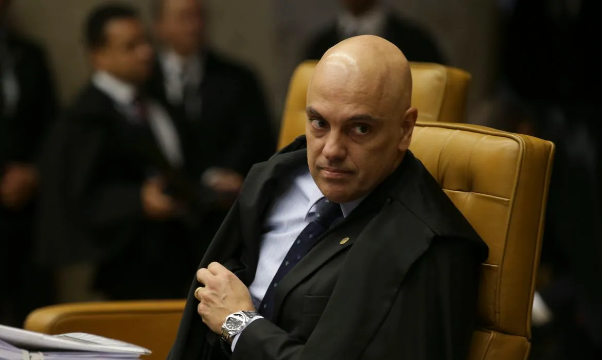 Moraes decreta prisão de bolsonaristas por atos de vandalismo em Brasília