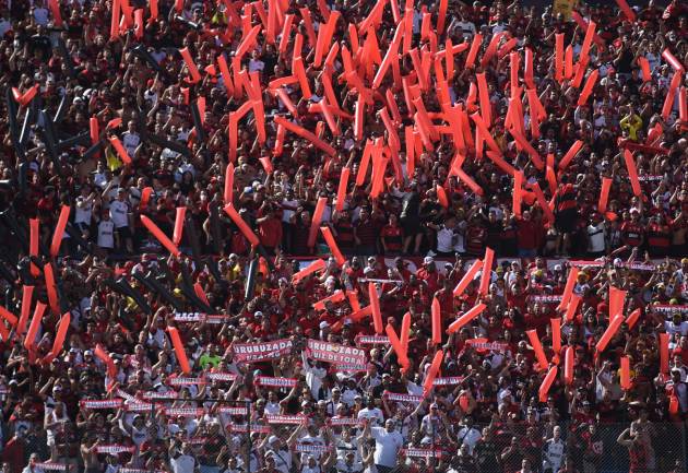 Torcida do Flamengo na final da Libertadores, no Estádio Centenário