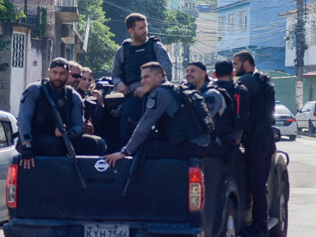 Policiais durante operação no Jacarezinho, em 6 de maio Vanessa Ataliba/Zimel Press/Folhapress