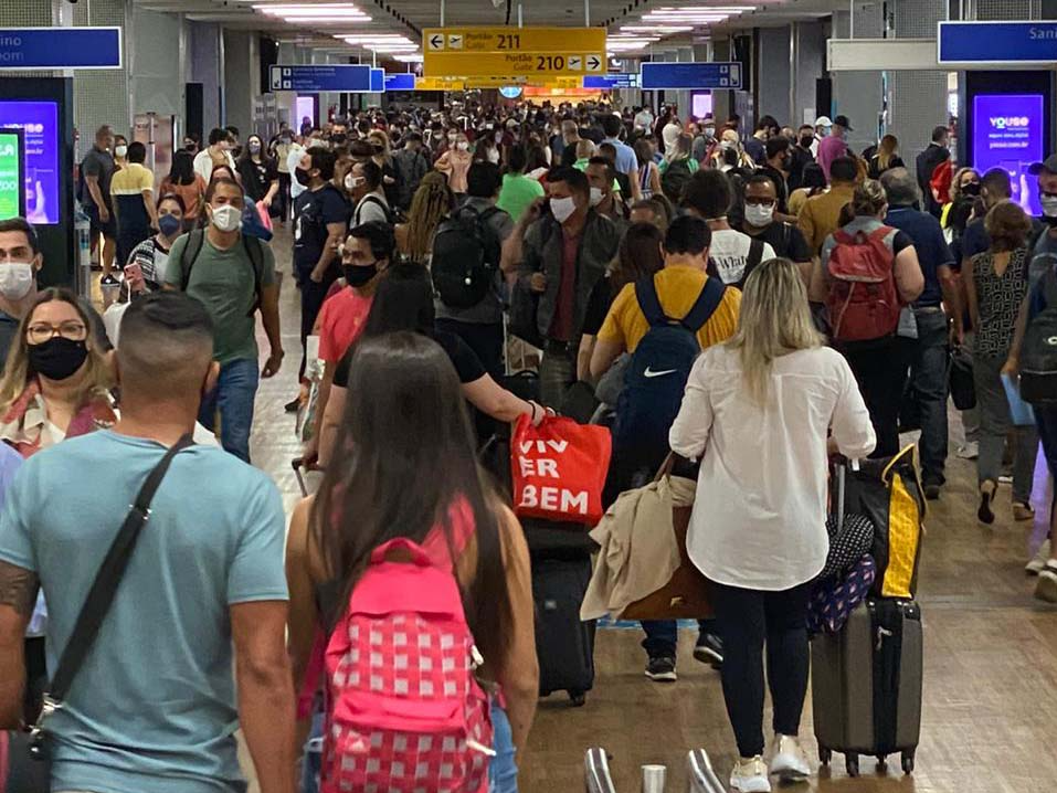 Aeroporto de Cumbica, em Guarulhos, tem aglomeração de passageiros e filas Arquivo BandNews FM