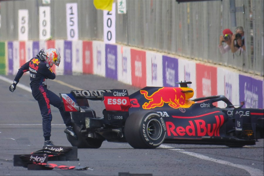 Holandês liderava a prova até furo de pneu a poucas voltas do fim F1