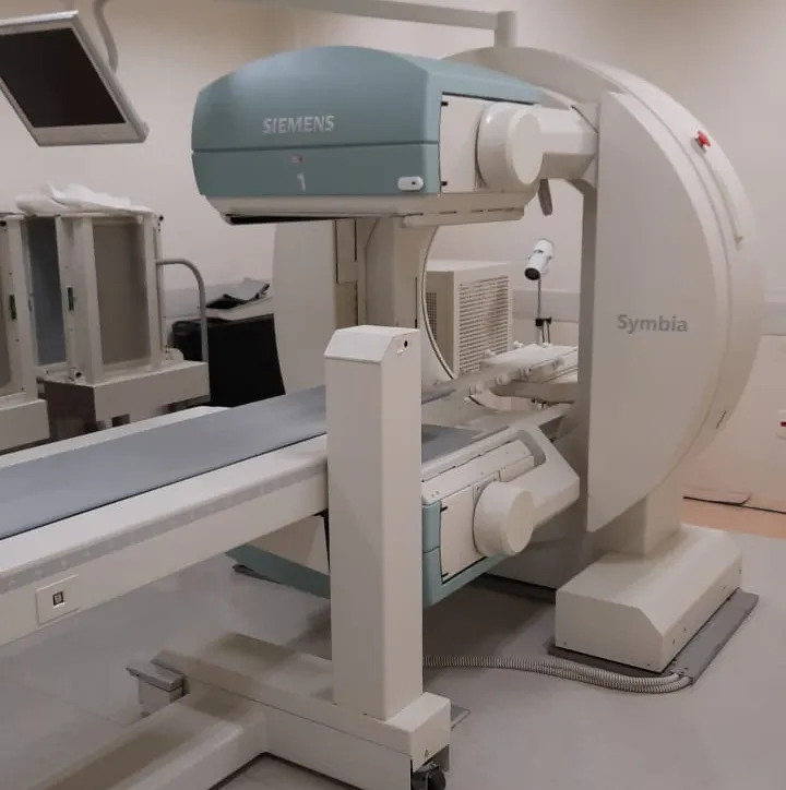 Dois aparelhos que permitem um método não invasivo de diagnóstico por imagem estão quebrados há quase dois anos 