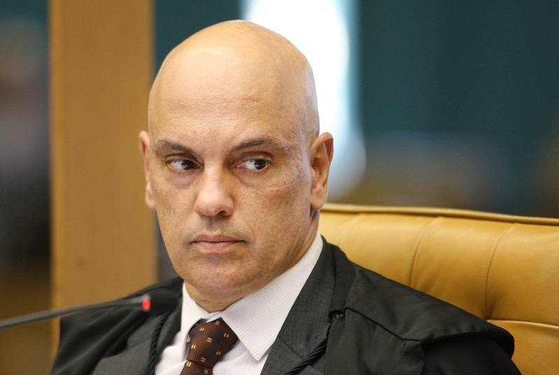 Moraes prorroga inquérito que apura interferência de Bolsonaro na PF