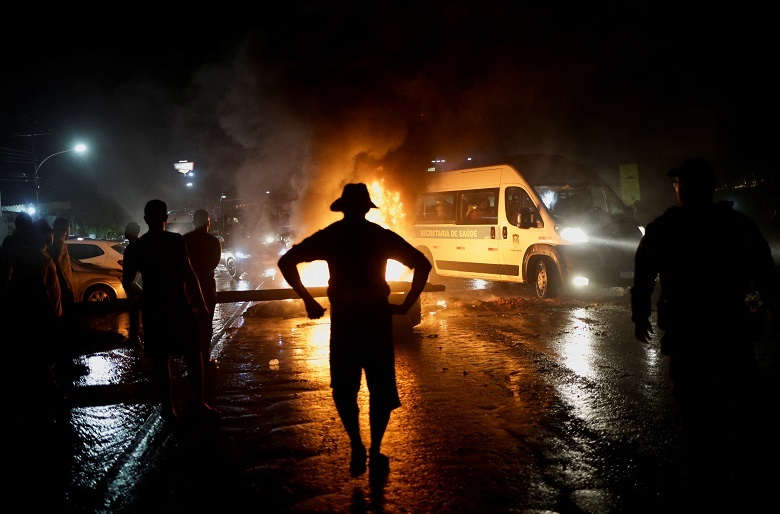 Apoiadores de Bolsonaro bloqueiam a rodovia BR-060 perto de Abadiânia. 31/10/22 REUTERS/Ueslei Marcelino