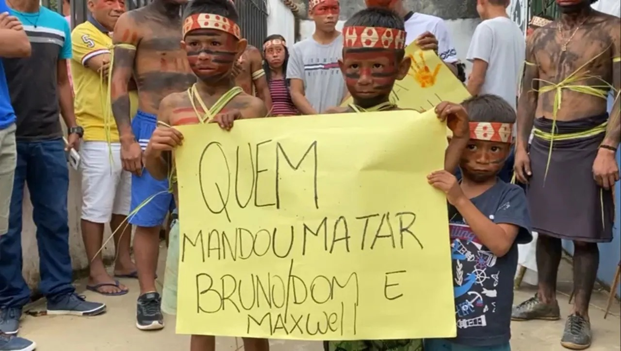 Indígenas protestam no Amazonas após morte de indigenistas Jean Boechat / TV Band