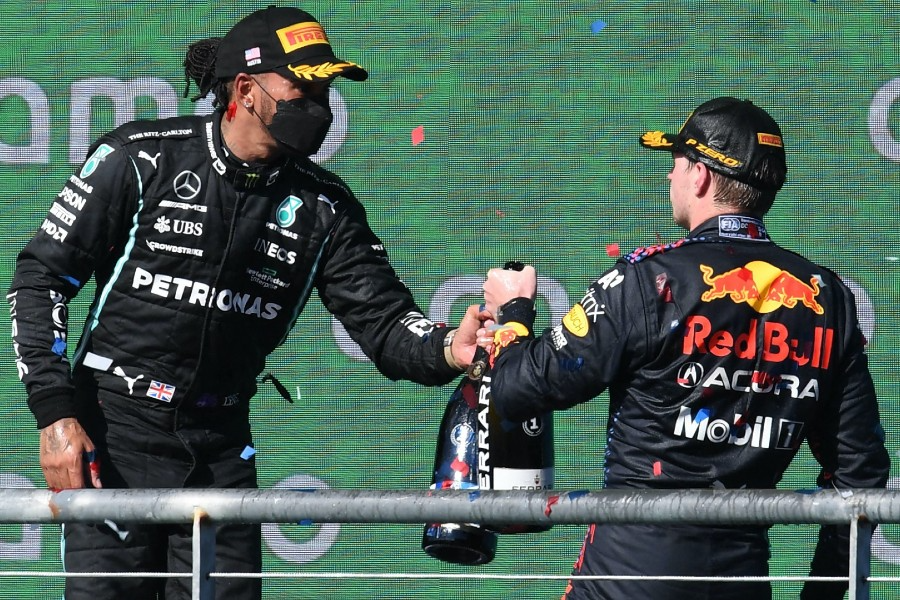 Britânico da Mercedes e holandês da Red Bull chegam ao GP de Abu Dhabi empatados em pontos F1/Twitter