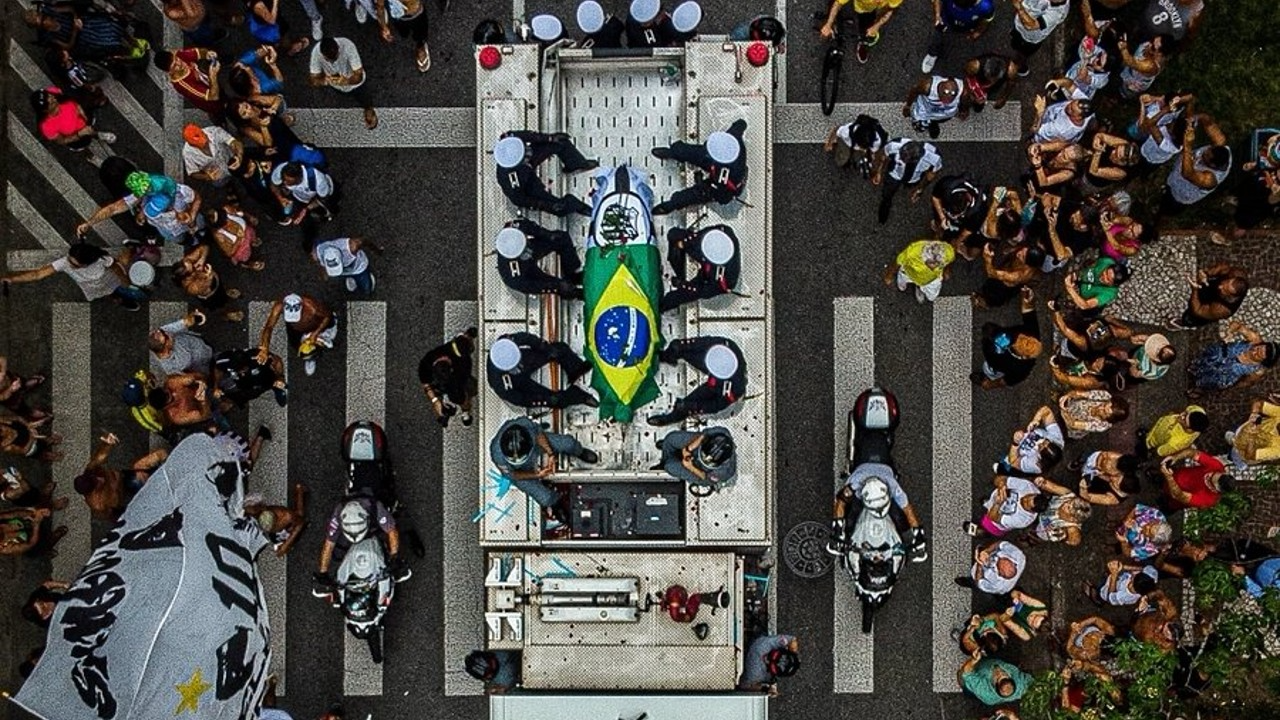 Ex-jogadores alegaram estar fora do Brasil e disseram que homenagearam Rei em vida Santos FC