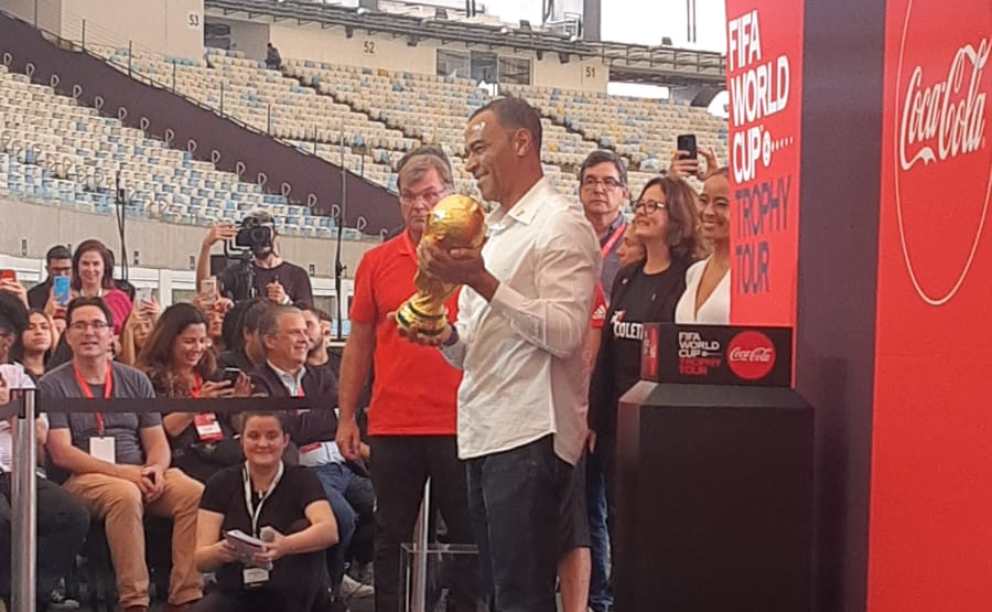 O troféu, em ouro maciço, é o mesmo entregue pela FIFA à equipe vencedora Gustavo Sleman