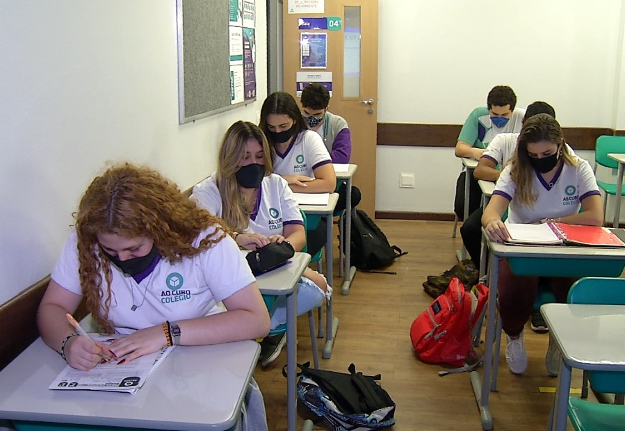 Colégios públicos e particulares têm diferentes percepções quanto às mudanças TV Bandeirantes