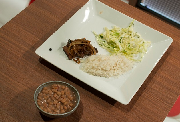 Prato com arroz, feijão, fígado e salada de repolho ganhou primeiro episódio Carlos Reinis/Band