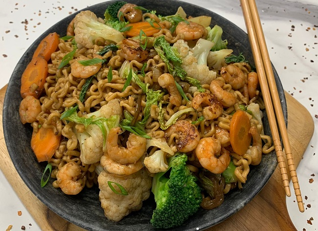 Yakisoba de camarão | Band Receitas