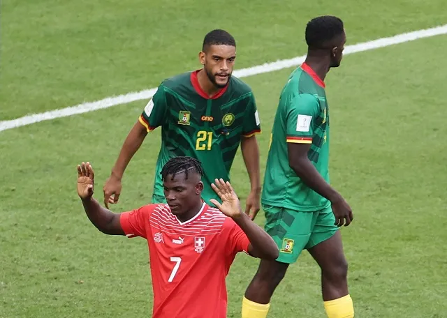 Embolo, atacante da Suíça, não comemorou o gol diante de Camarões