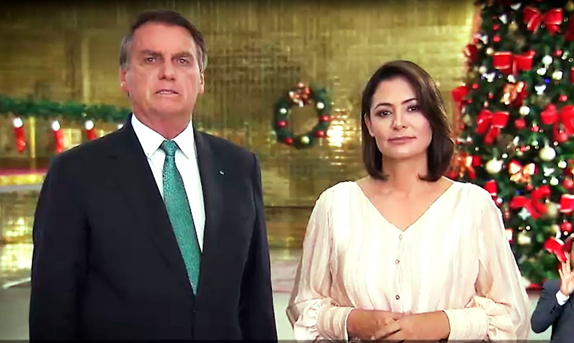 Bolsonaro realizou o pronunciamento ao lado da primeira-dama, Michelle Foto: Reprodução