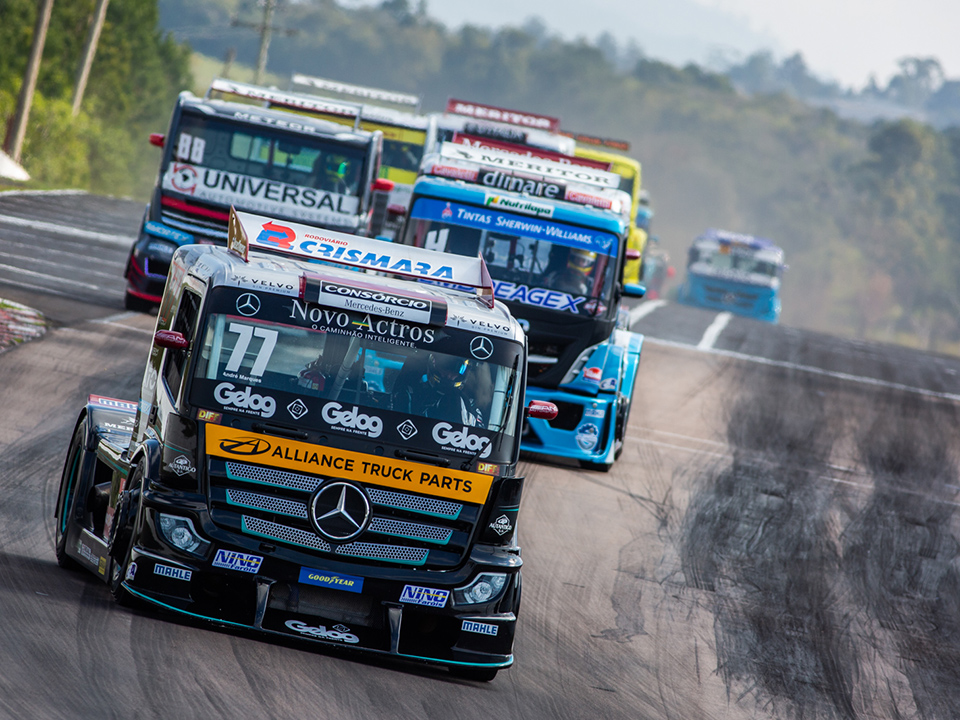 André Marques largou na pole position e manteve a primeira posição Divulgação/Copa Truck