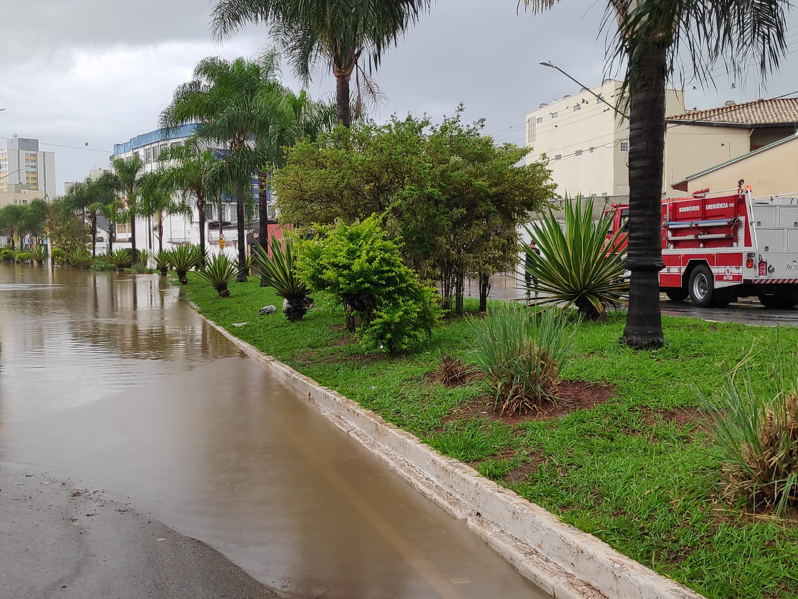 Chuva alagou a Avenida no último fim de semana Filipe Rodrigues/Band Vale