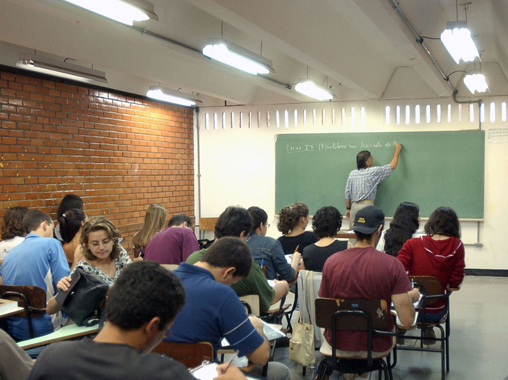 Cerca de 45 mil estudantes retornaram às universidades particulares em SP, aponta sindicato Agência Brasil