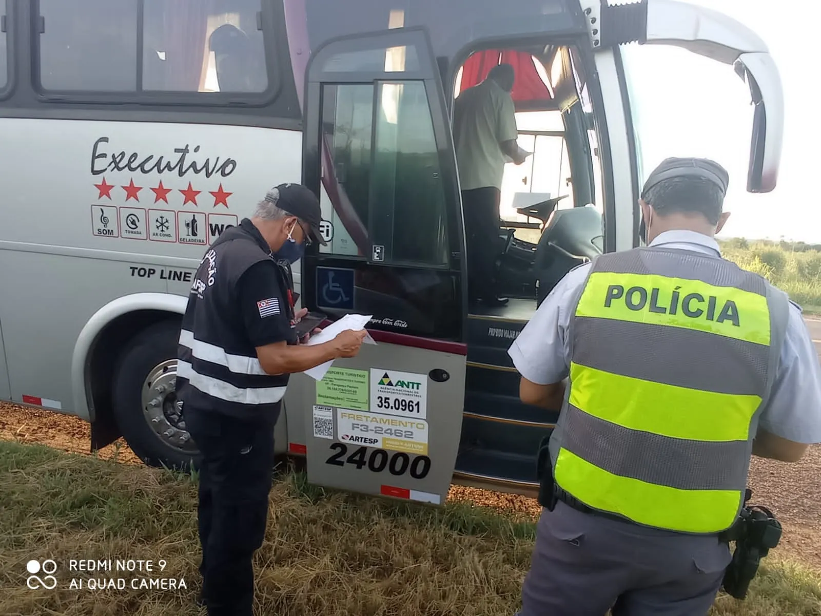 Alguns veículos foram autuados por irregularidades