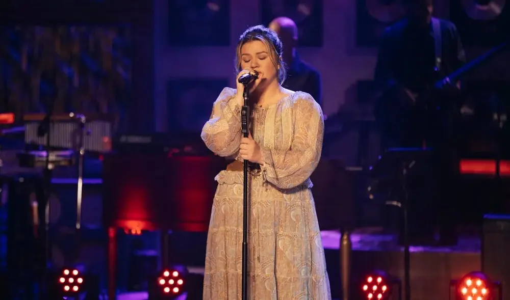 Cantora é apresentadora do "The Kelly Clarkson Show"