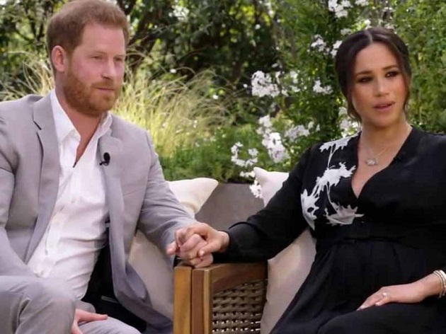 Ao lado da esposa, Meghan, o príncipe usou o terno para gravar uma entrevista com Oprah nos últimos dias Reprodução CBS
