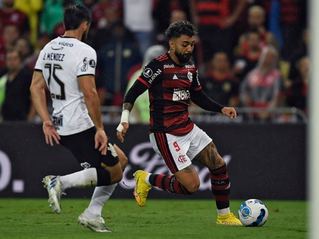 Flamengo volta a vencer o Corinthians e avança na Libertadores