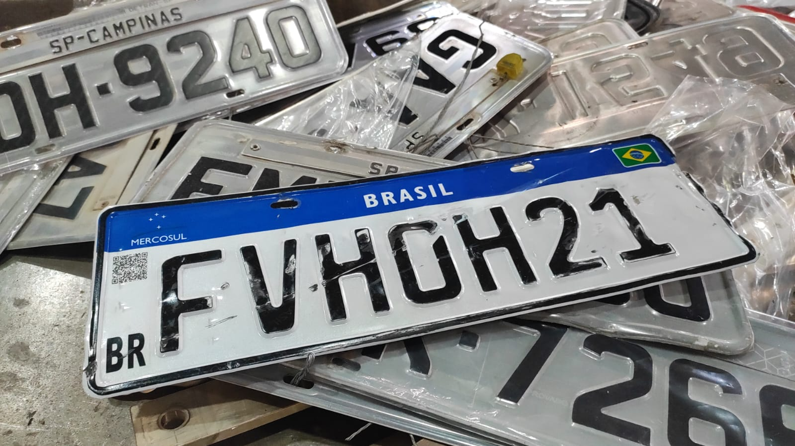 Placas foram recolhidas pelos policias Divulgação/Polícia Civil