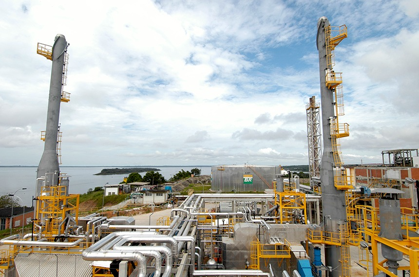 Petrobras anuncia retomada das tratativas para vender refinarias