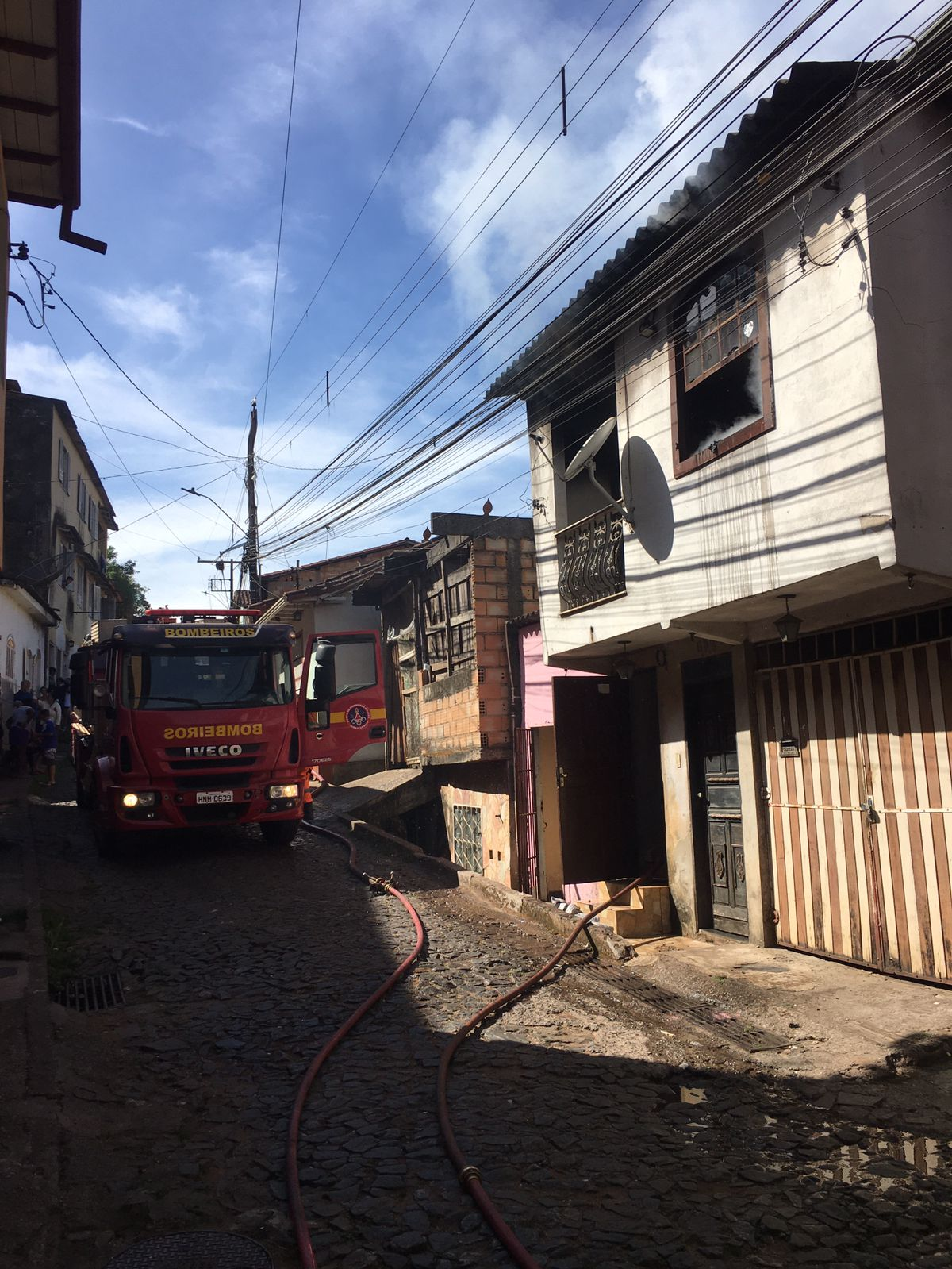 Casa do Albergado pega fogo após caixa d'água transbordar e atingir parte  elétrica em Juiz de Fora, Zona da Mata