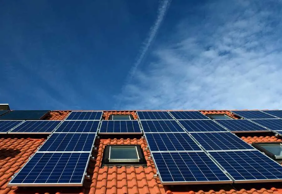 No Brasil, a instalação de energia solar em casa pode custar a partir de R$ 15 mil