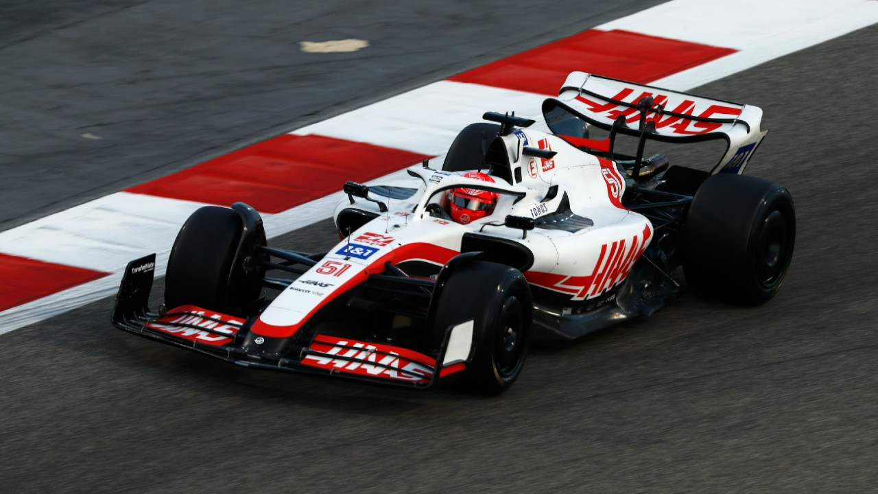 Equipe anunciou presença de brasileiro em duas sessões oficiais na reta final da temporada Haas F1 Team