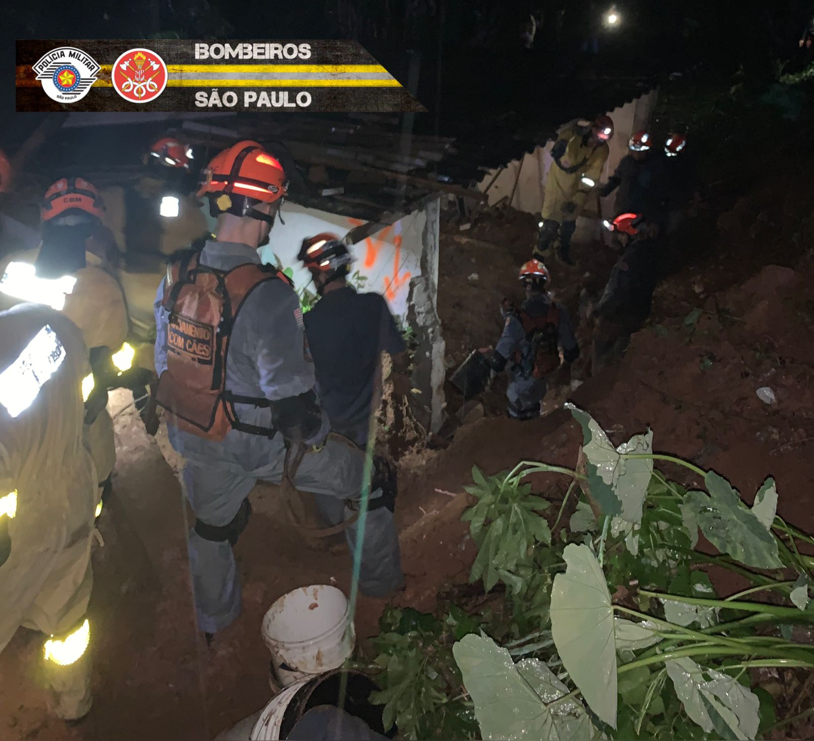 Quatro pessoas foram resgatadas com vida Corpo de Bombeiros do Estado de São Paulo