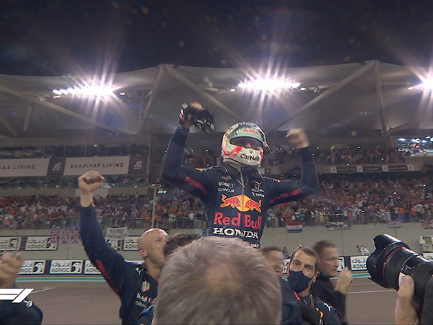 Verstappen celebra título e brinca: “Finalmente um pouco de sorte”