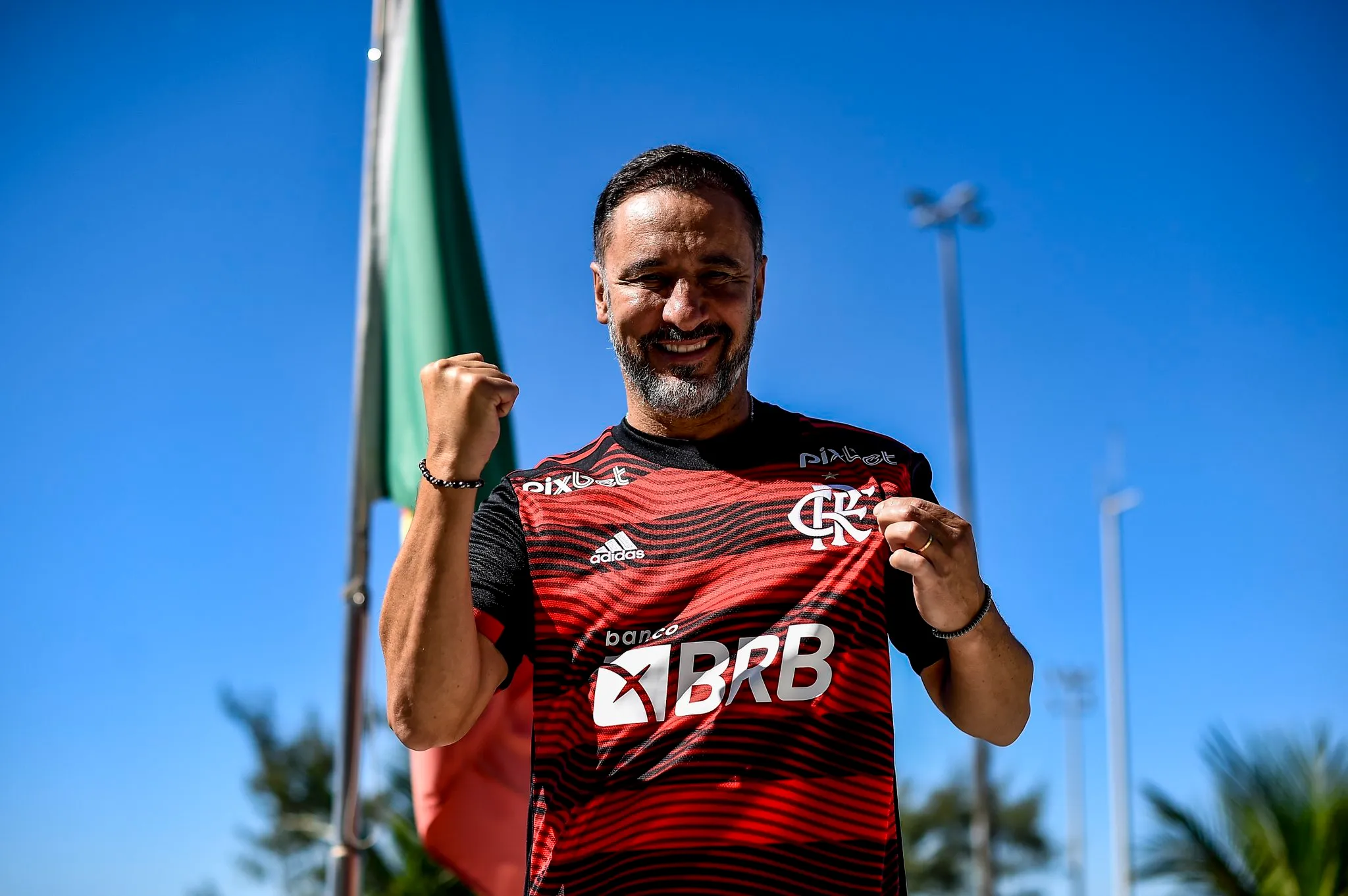 O português Vítor Pereira chegou ao Rio nesta segunda-feira (2)