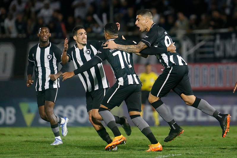 Com gol de Vinícius Lopes, Botafogo vence o Bragantino por 1 a 0 