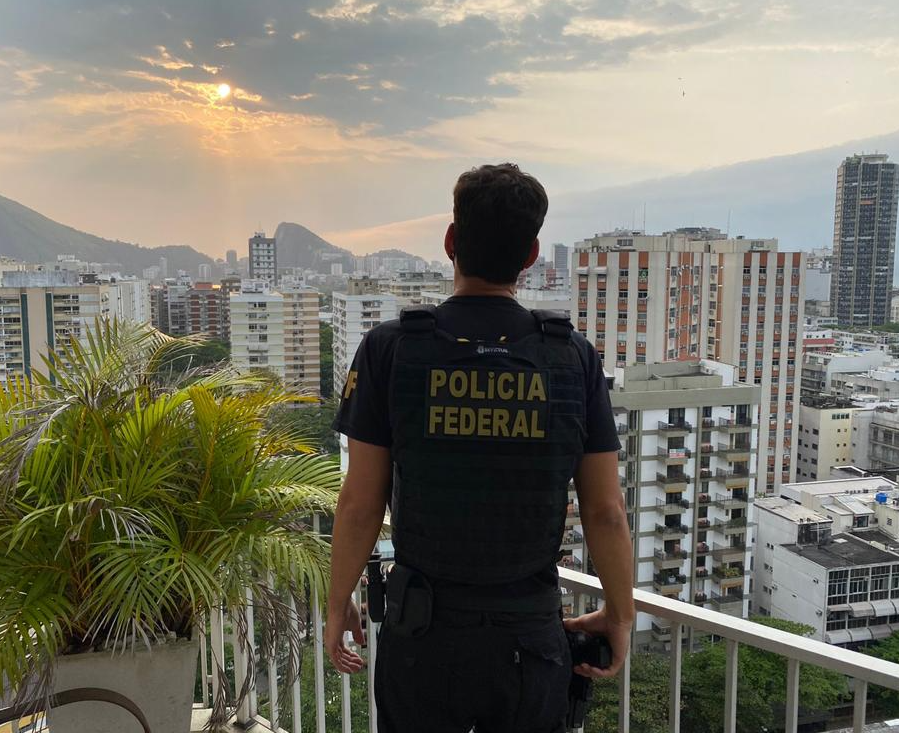 Polícia Federal atua no Leblon e Colégio Divulgação/Polícia Federal 