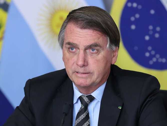 Bolsonaro tem obstrução no intestino e vai a São Paulo para possível cirurgia Marcos Corrêa