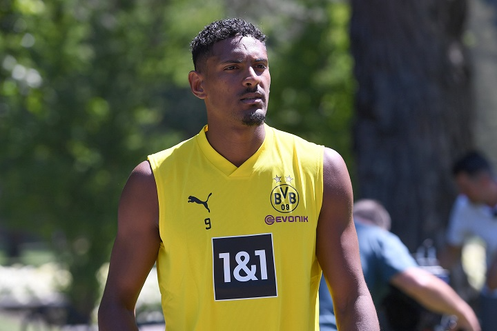 Atacante Sébastien Haller, de 28 anos. Reprodução @BVB no Twitter