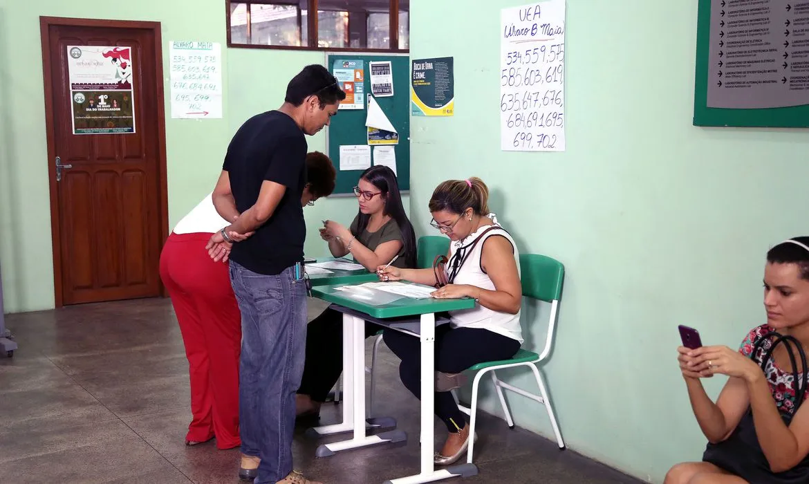 O número de mesários voluntários também bateu recorde, neste ano, com 830 mil pessoas