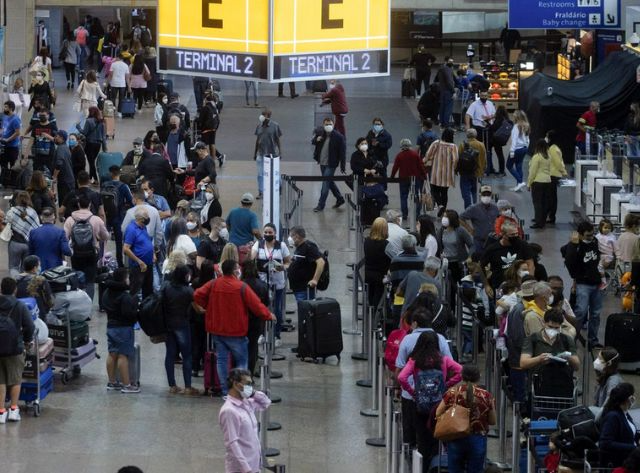 Aeroporto lotado diante da greve dos aeronautas Reprodução/Band UOL