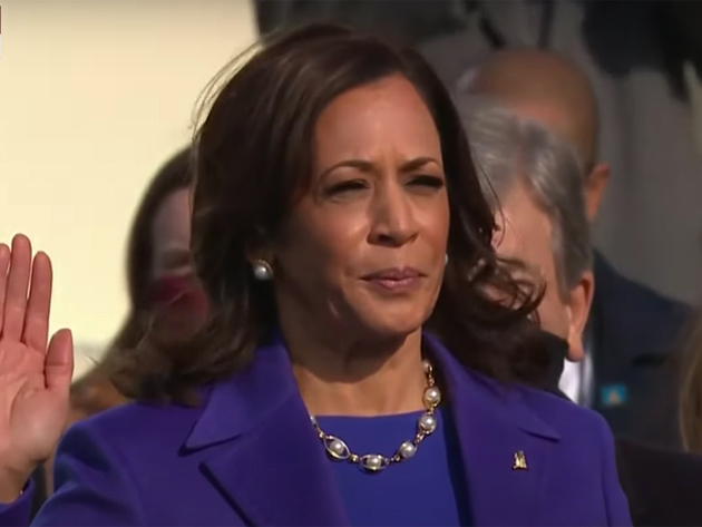 Kamala Harris toma posse e se torna a primeira mulher vice-presidente dos EUA Reprodução