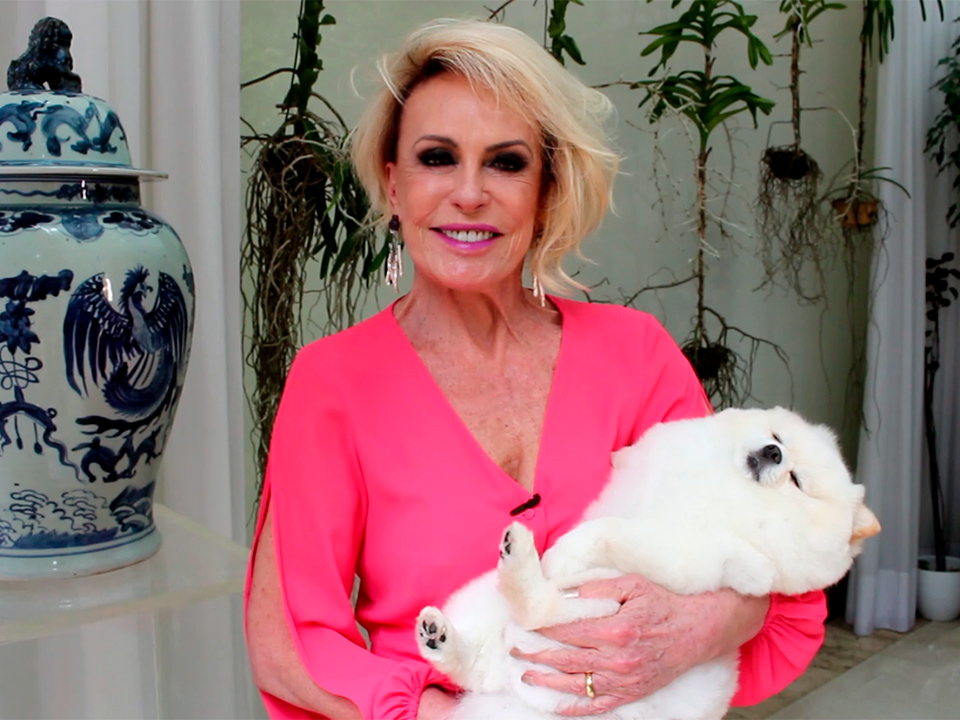 Exposição com curadoria de Ana Maria Braga reúne famosos com pets