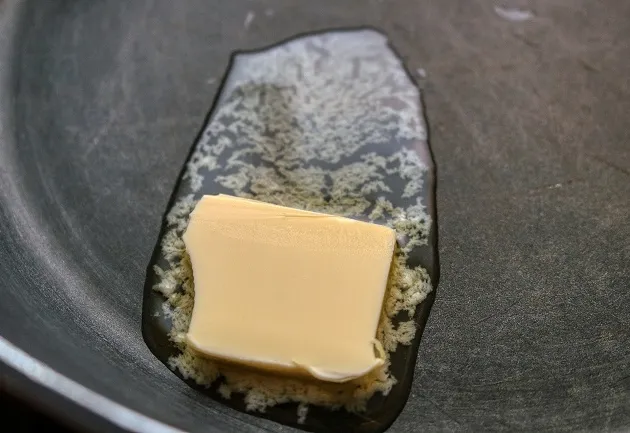 Manteiga, azeite e óleo: entenda a diferença entre eles na hora de fritar