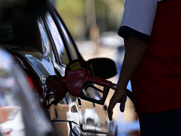 Combustível já passa de R$ 6 em cinco estados, segundo a Agência Nacional do Petróleo Foto: Marcelo Camargo/Agência Brasil