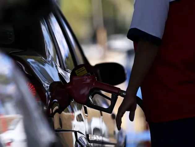 Combustível já passa de R$ 6 em cinco estados, segundo a Agência Nacional do Petróleo