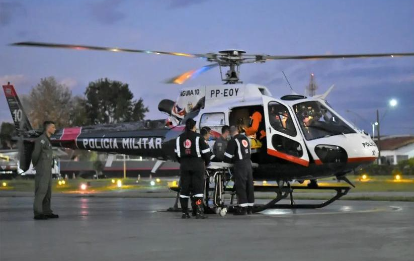 Homem foi resgatado pelo helicóptero águia